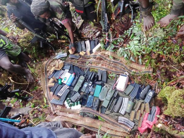 KST Papua menyebut telah menembak 16 Prajurit TNI dan menyita amunisi di Nduga,. Namun Mabes TNI menilai hoaks